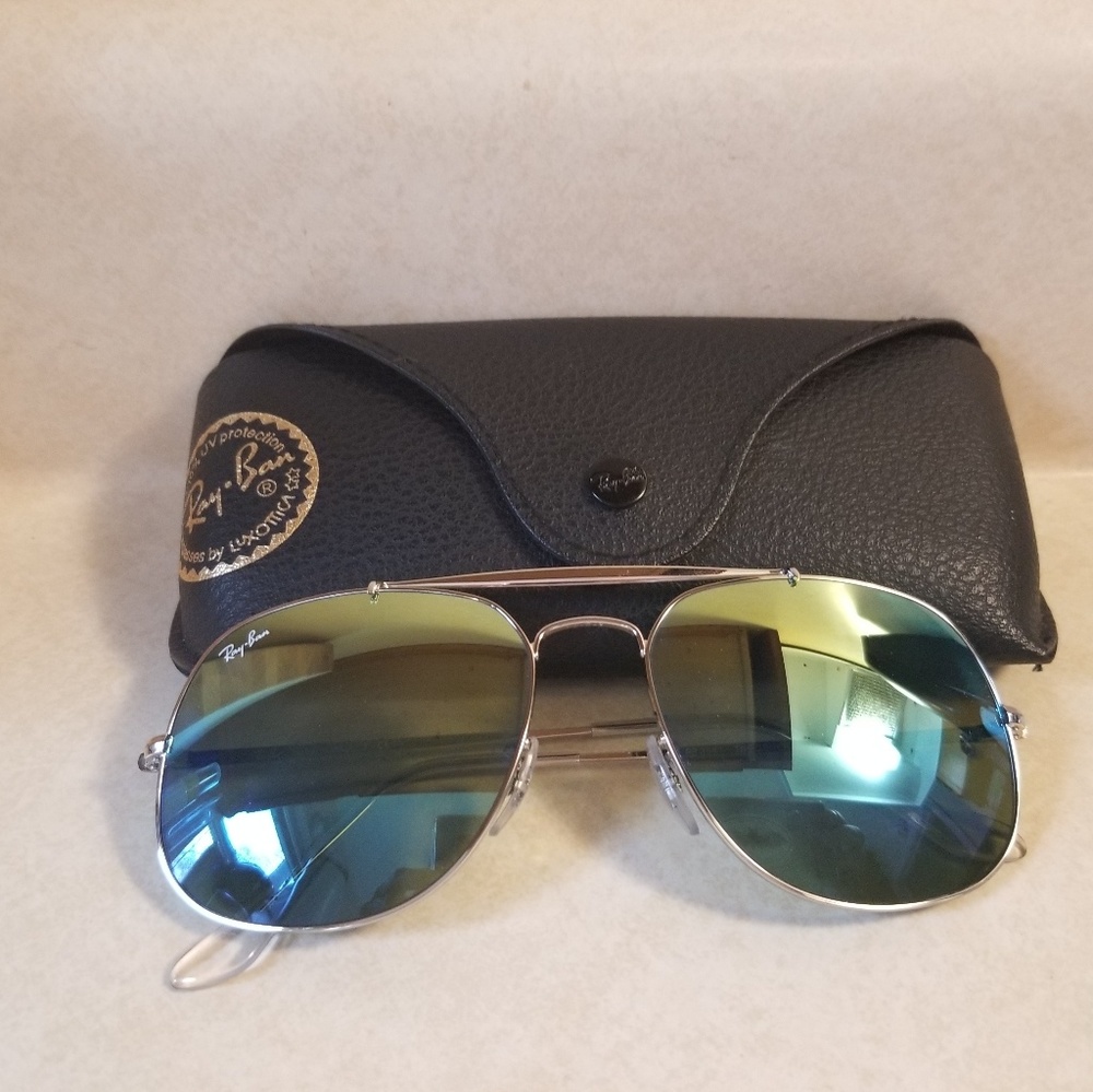 Ray-Ban The General mirrored gree-blue gradient